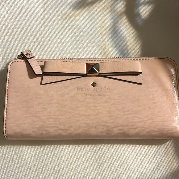 Good used condition large Kate spade wallet - Picture 1 of 5